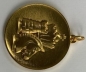 Preview: Medaille Figuren gold mit Öse